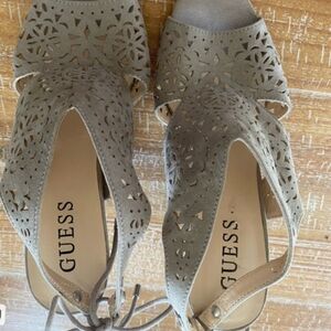 Adorable Size 8 Women's"Guess"Laser Cut Out Facts Sexy Elegant Ankle Straps 2Tie